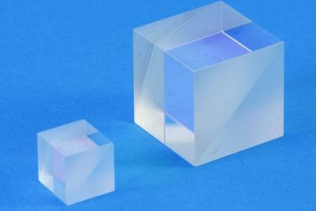 Beam splitter for photonics and telecom systems